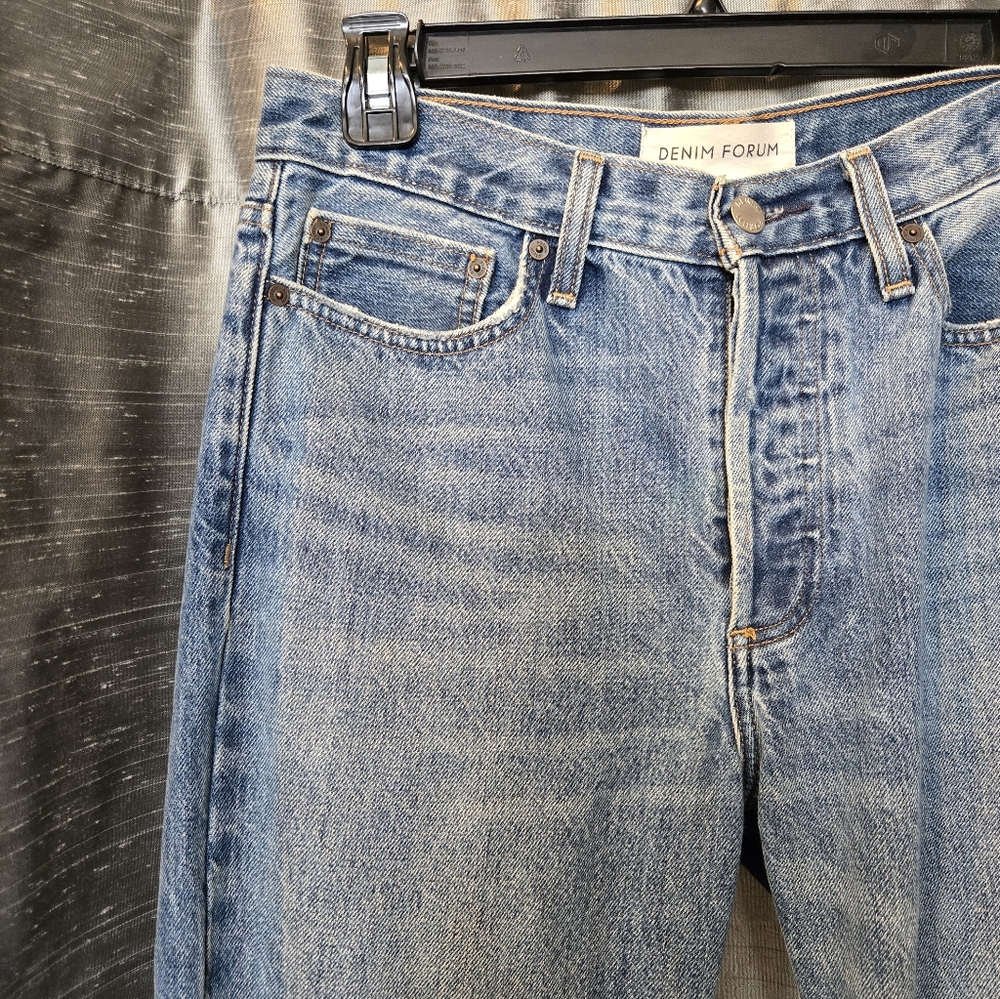 Denim FORUM - The Ex Boyfriend -  Cut frayed hem- 27"